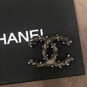 CHANEL Jewelry - Chanel brooch CHANEL Jewelry - Chanel brooch